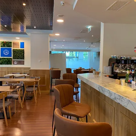 Hotel Zentral Rey Pelayo 4*