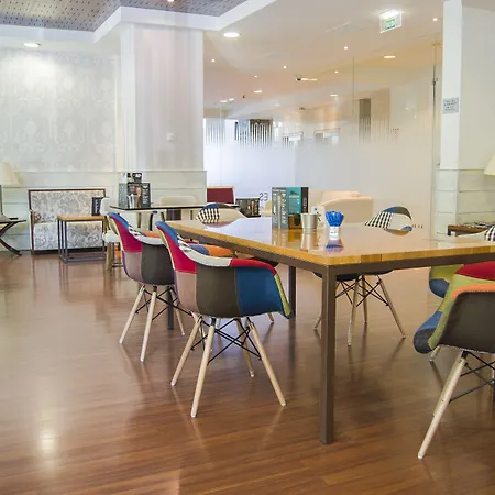 Hotel Zentral Rey Pelayo 4*